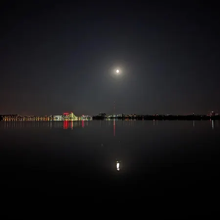 Horizon View - Lakefront Terrace Apartment