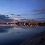 Horizon View - Lakefront Terrace Apartman Bukarest