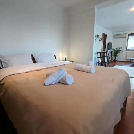 Horizon View - Lakefront Terrace Bucarest