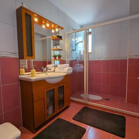 Horizon View - Lakefront Terrace Apartament *