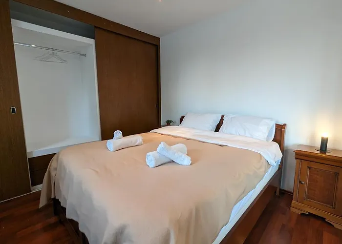 Horizon View - Lakefront Terrace Apartment