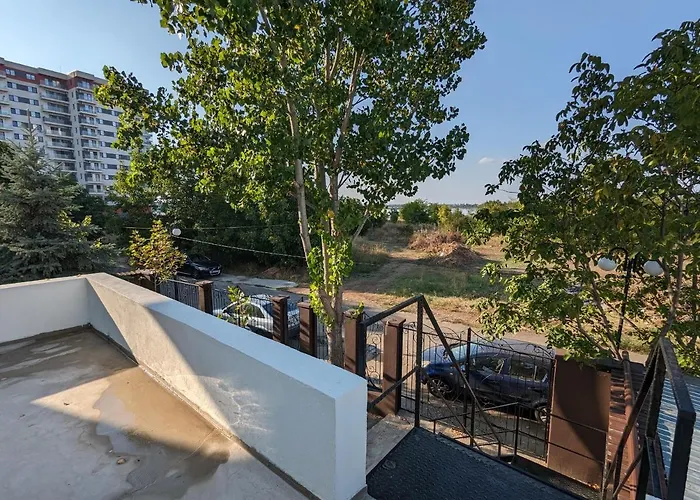 Horizon View - Lakefront Terrace * Bükreş