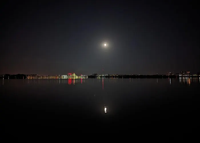 Horizon View - Lakefront Terrace Apartment