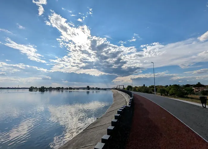 Horizon View - Lakefront Terrace Apartment *